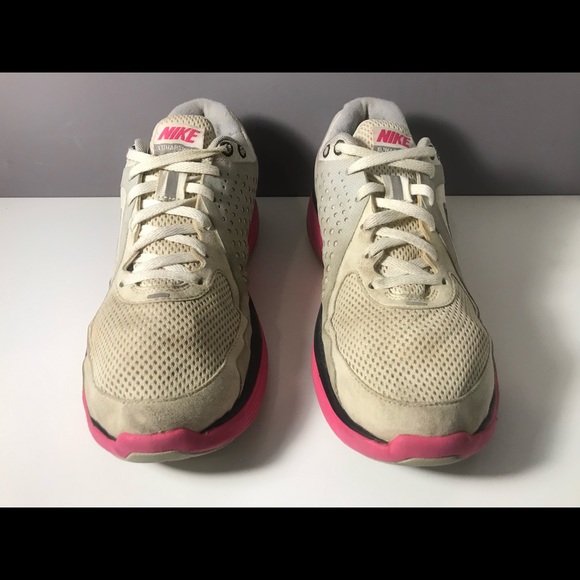 Women’s Nike Shoes - Size 8.5 - Picture 2 of 8